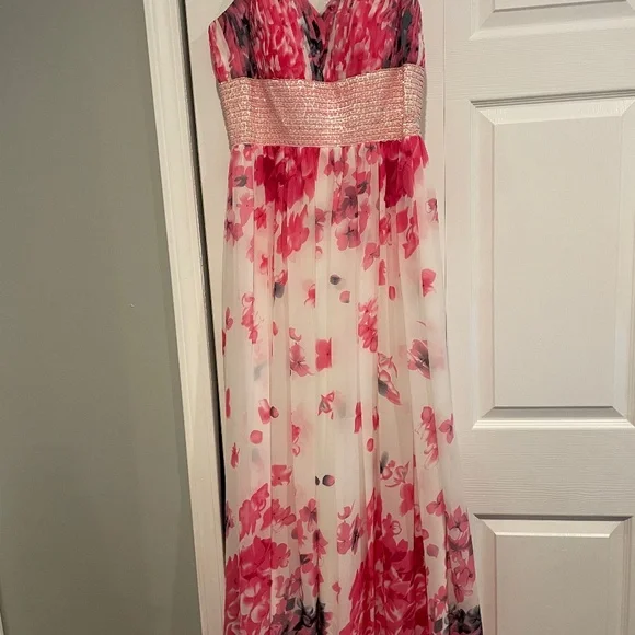 Dress - Picture 1 of 8